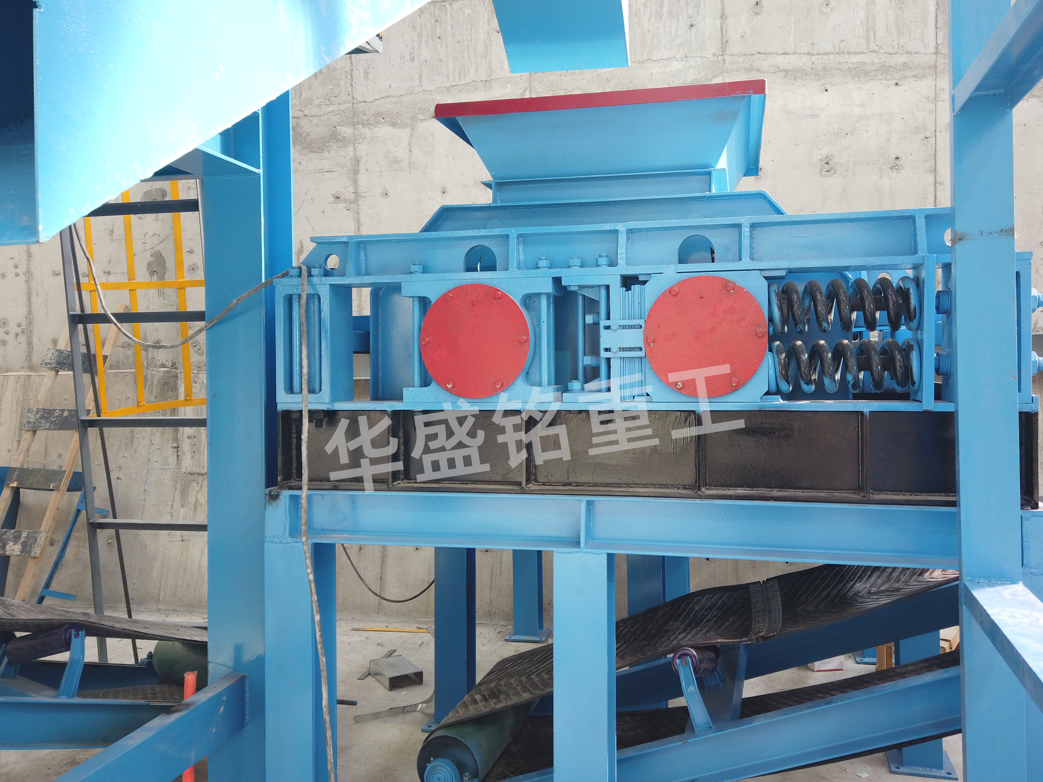 銑刨料瀝青破碎機(jī),瀝青再生料設(shè)備,RAP熱再生混合料破碎篩分設(shè)備,大塊瀝青破碎機(jī) 